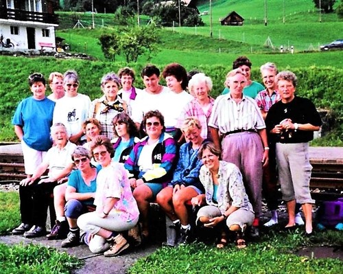 1992 8 Turnfahrt Sellamatt Frauenriege.jpg