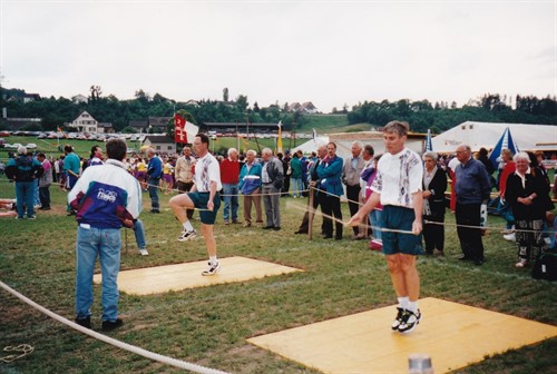 1995 KTVW Turnfest in Andelfingen, Männterturnwettkampf.jpg